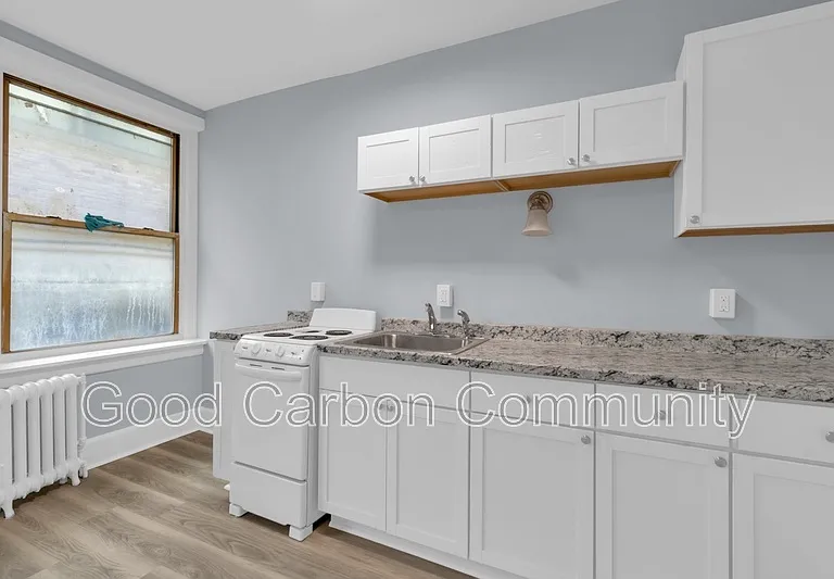 131 Allen St #5 — Photo 5