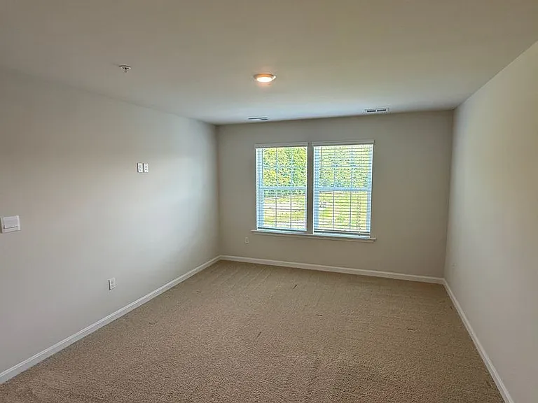 152 Hannock St — Photo 10