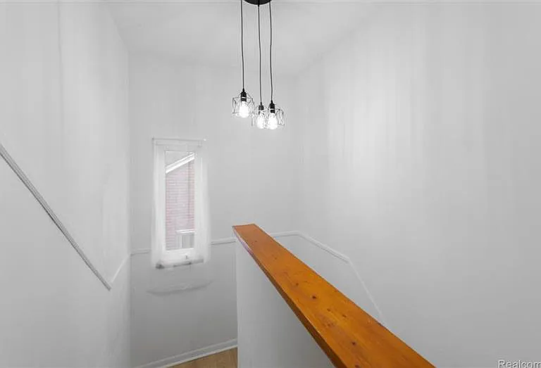 8060 Edward Ave — Photo 13