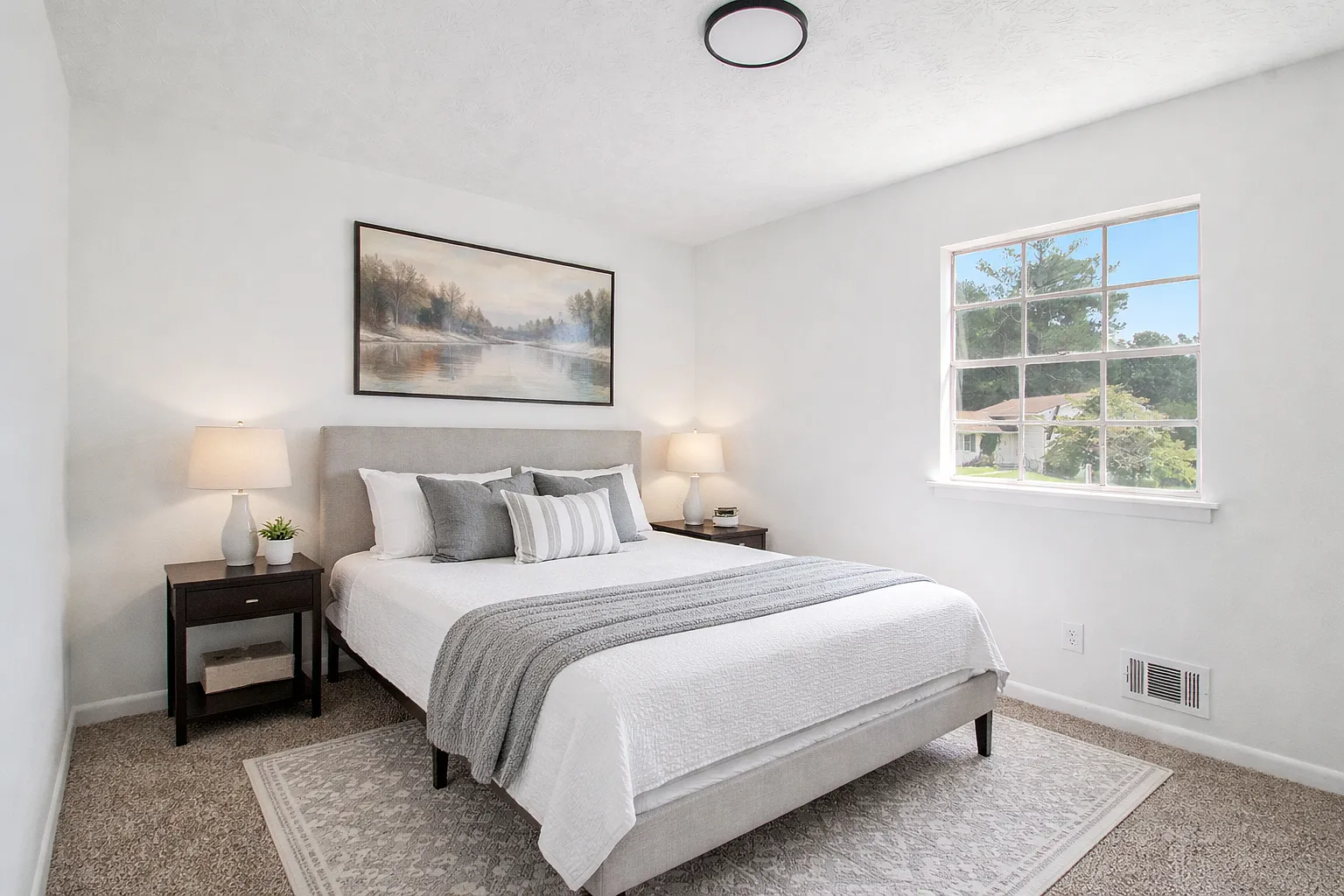 5 bed, 1968 sqft, $950 — Photo 1