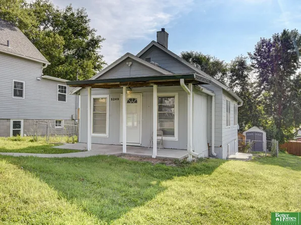 5249 S 52nd St, Omaha, NE 68117