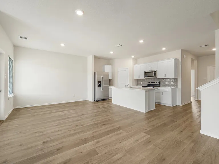 1570 Brooke Dr — Photo 3