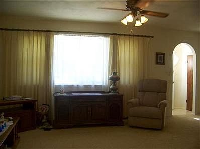 5th image of 821 W F St