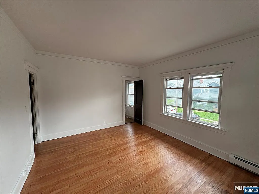 3 bed, 1.0 bath, $2,500 — Photo 1