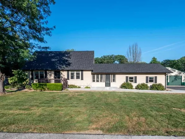 8223 N Hitchcock Pl, West Terre Haute, IN 47885