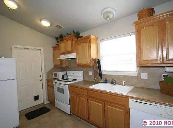 3rd image of 215 E Sunday Ave