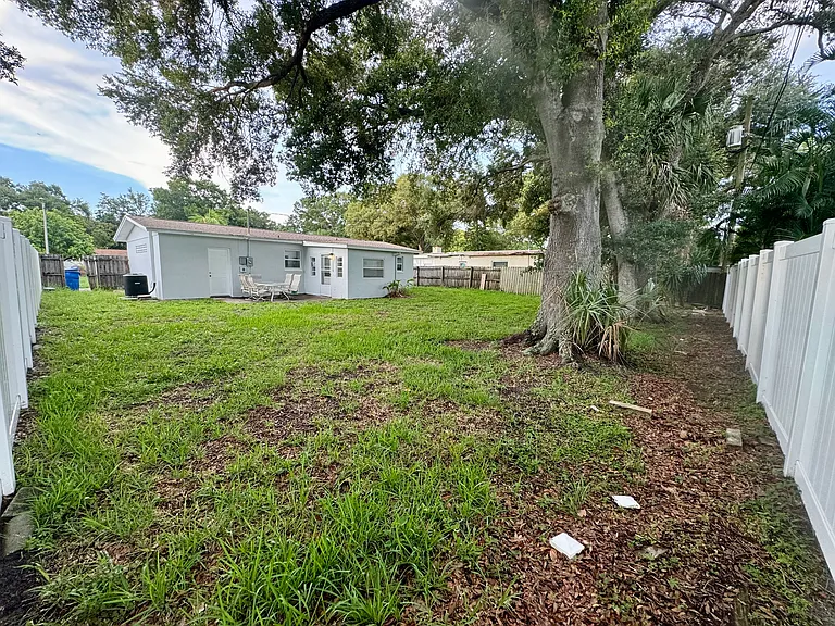 2934 Webley Dr — Photo 6