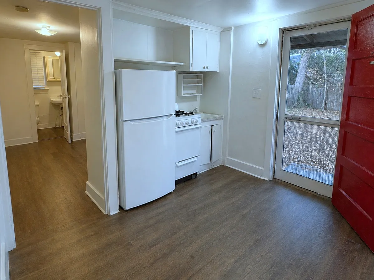 Building Photo - 520 Holly St #2