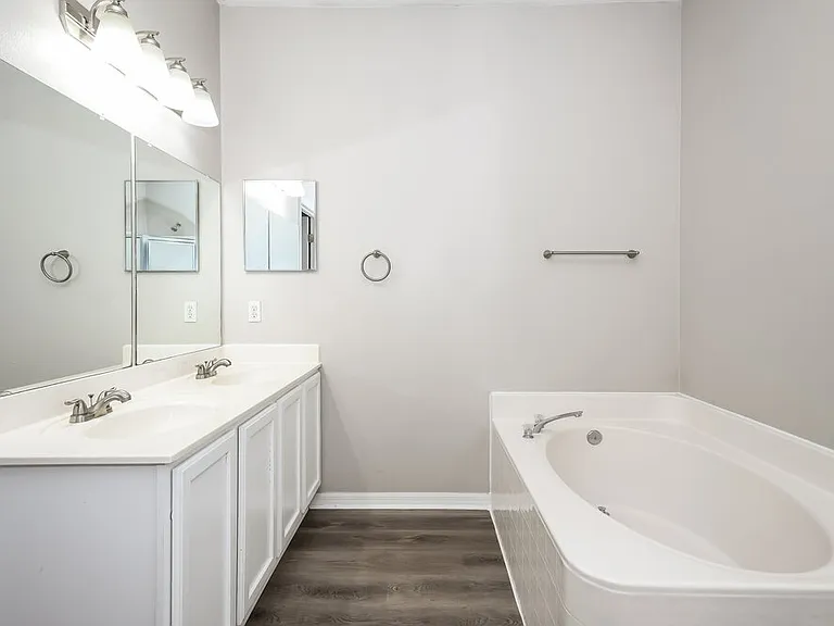 2716 Port Ct — Photo 13