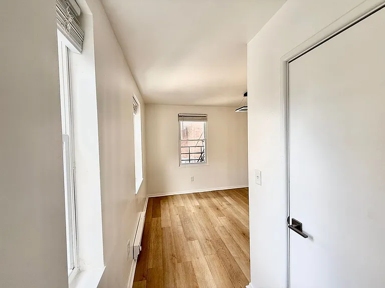 139 E Clifton Ave — Photo 17