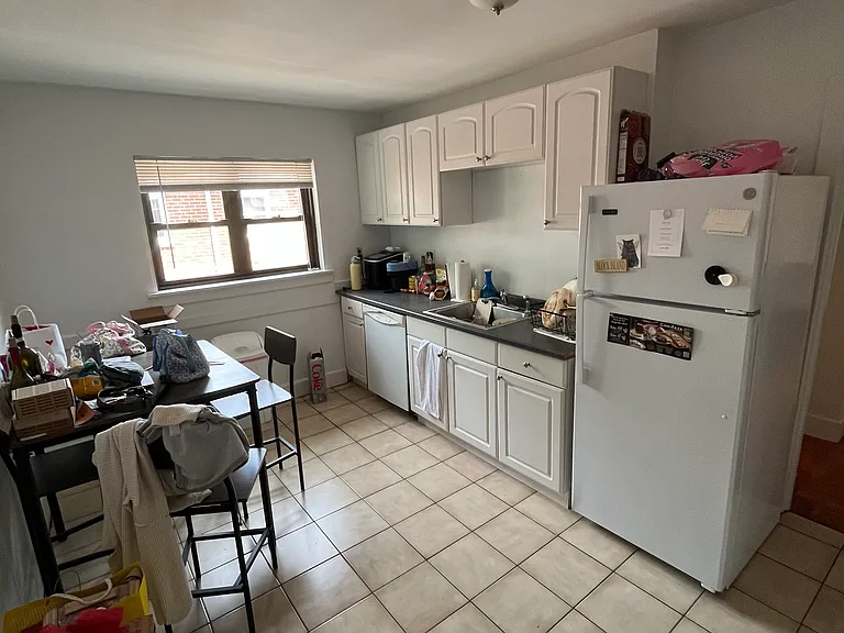 6 Beechcroft St #4 — Photo 7