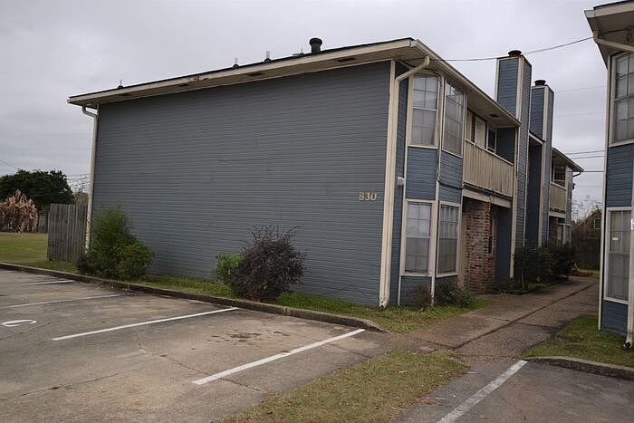 1st image of 830 Meadow Glen Ave #4C