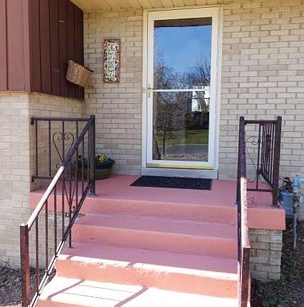3rd image of 4707 N Woodview Ave