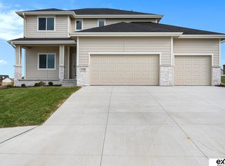 5618 Kestrel Pkwy, Elkhorn, NE 68022