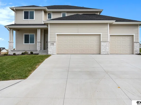5618 Kestrel Pkwy, Elkhorn, NE 68022