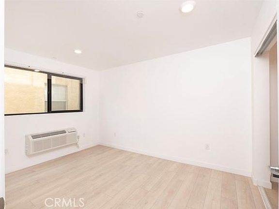 2nd image of 2341-301 Sheridan St #302