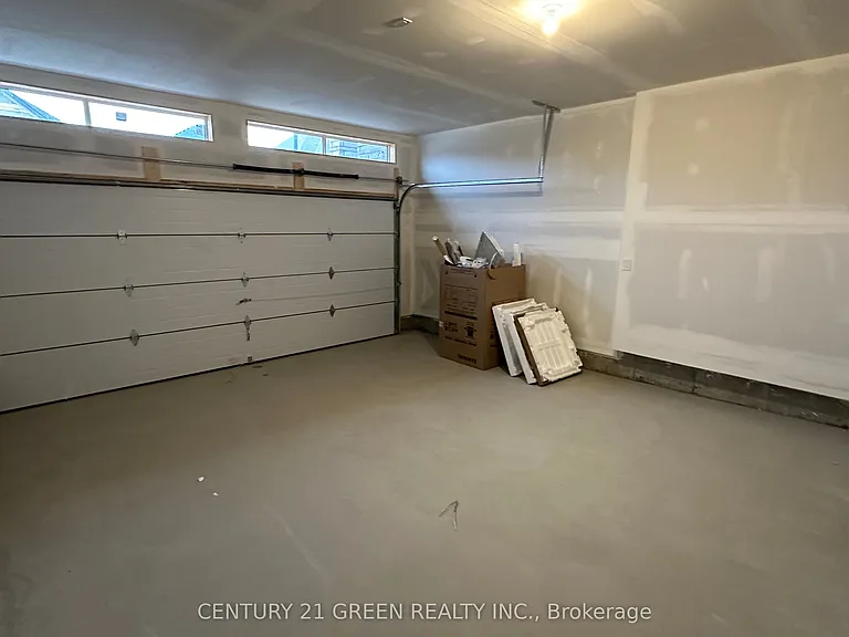 126 Hitchman St — Photo 37