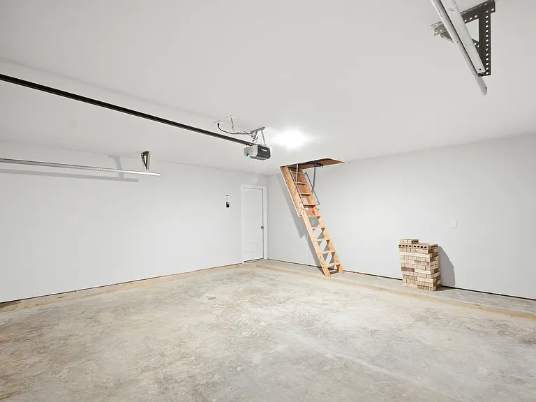 2106 Villa Flora Ln — Photo 40