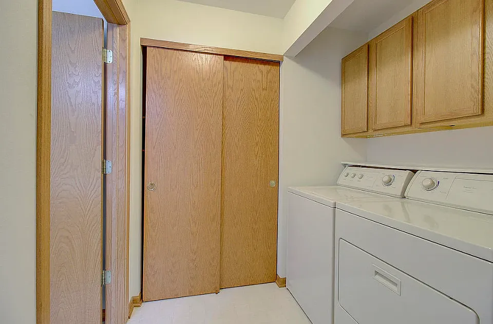 2 bed, 1345 sqft, $1,800 — Photo 4