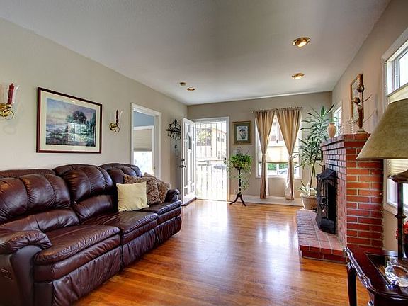 2nd image of 4058 Wade St