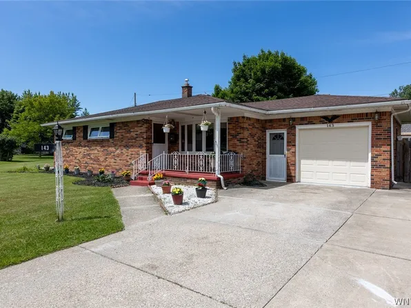 143 Norris Ave, Lancaster, NY 14086
