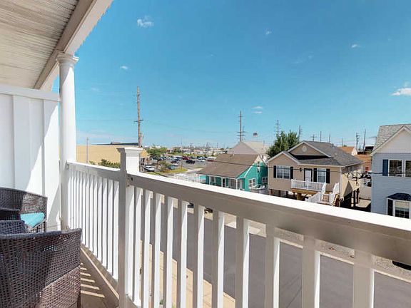 3rd image of 304A Halsey Ave