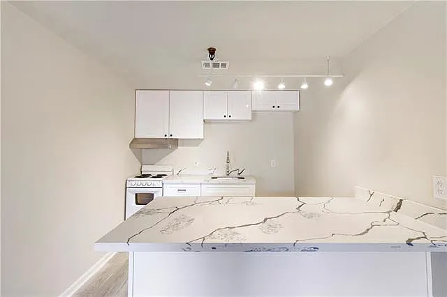 525 Conti St #3 — Photo 7