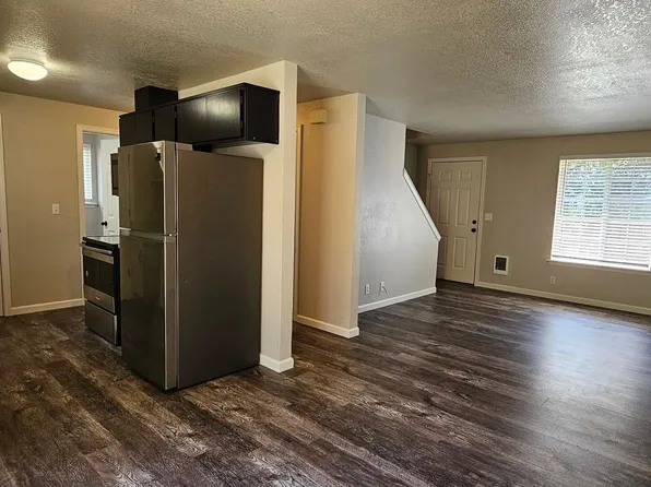 1090 NE Hefley St, Grants Pass, OR 97526