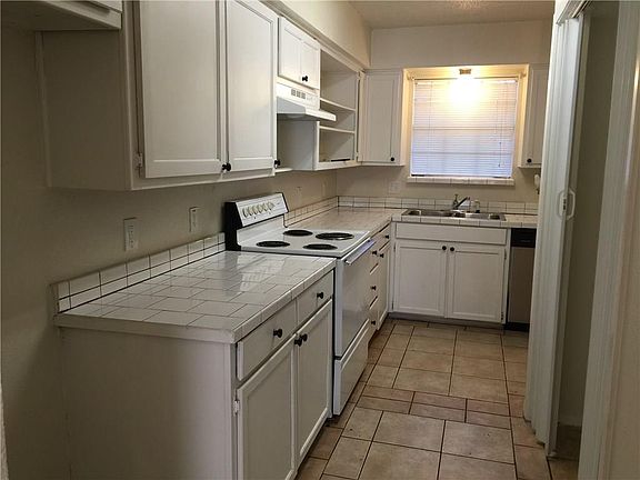 5th image of 8525 Airport Fwy N Unit 200