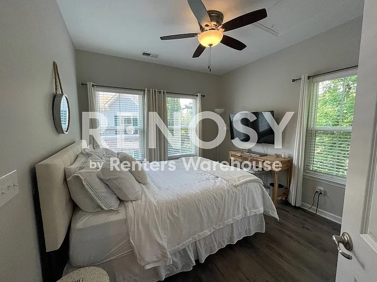 521 Charles Porteus Ln — Photo 30