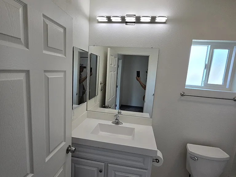 4861 La Rica Ave #B — Photo 12