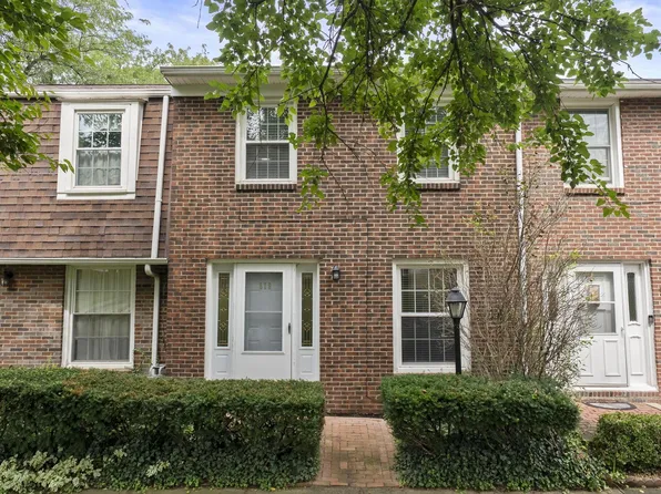 579 Simbury St, Columbus, OH 43228