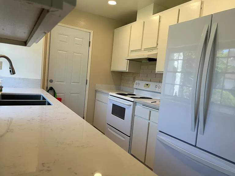 23022 Village Dr — Photo 2