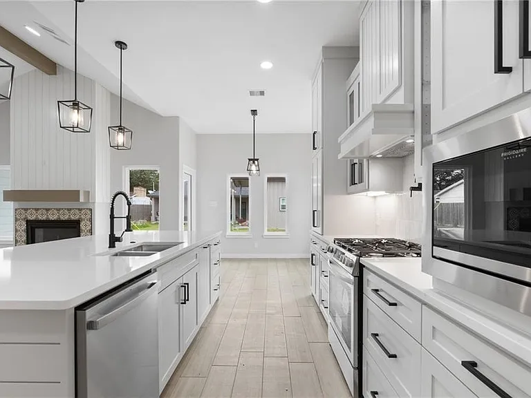 3618 Rebecca Dr — Photo 4
