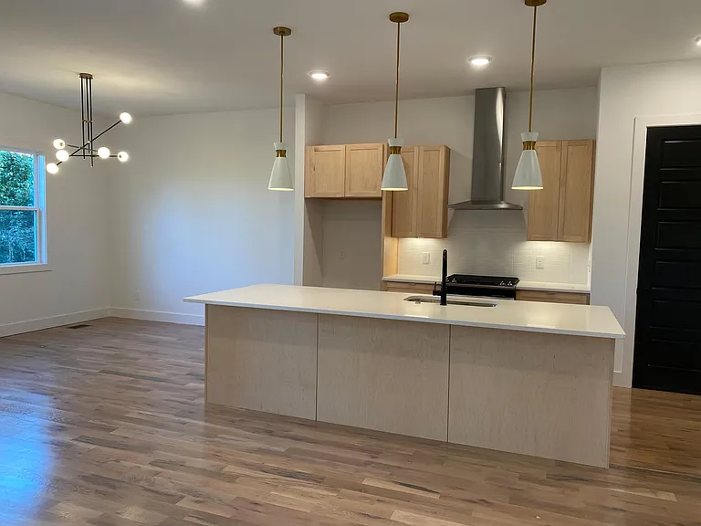 6460 Thunderbird Dr — Photo 3