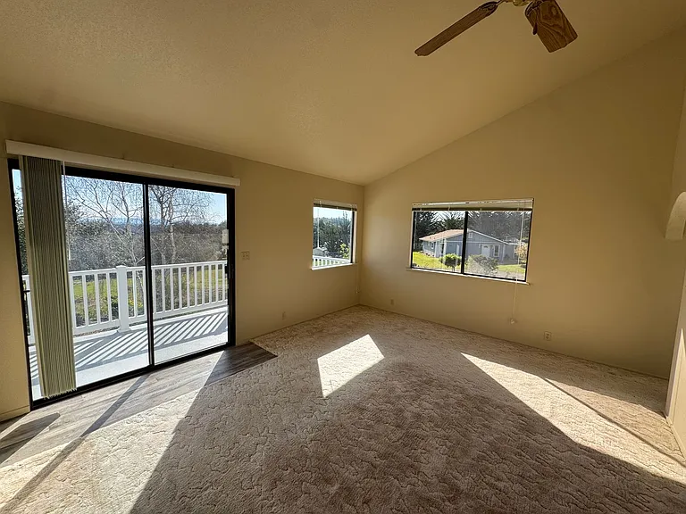 1571 Vista Grande Ln — Photo 18