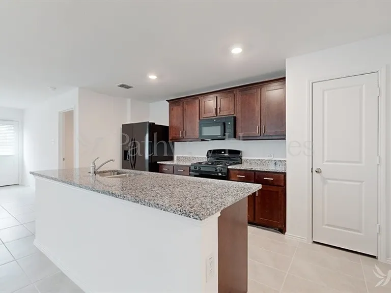1222 Tallow Trl — Photo 9