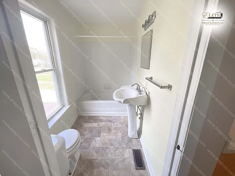 1229 Lyon St #1 — Photo 8