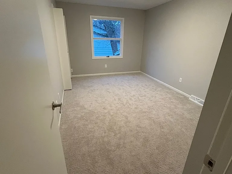 5565 Shorewood Ln #5565 — Photo 5