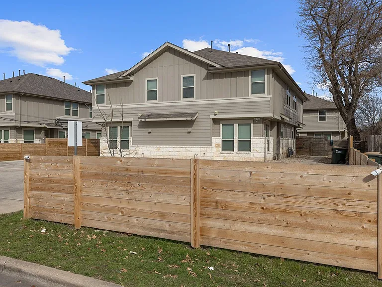 2215 Katy Ln #B — Photo 23