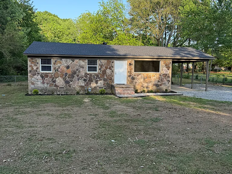 129 Carter Dr — Photo 1