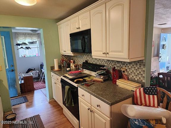4th image of 5618 CORVAIR Avenue