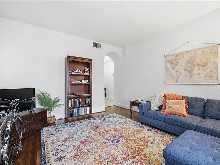 1015 Colonial Ave #4 — Photo 5