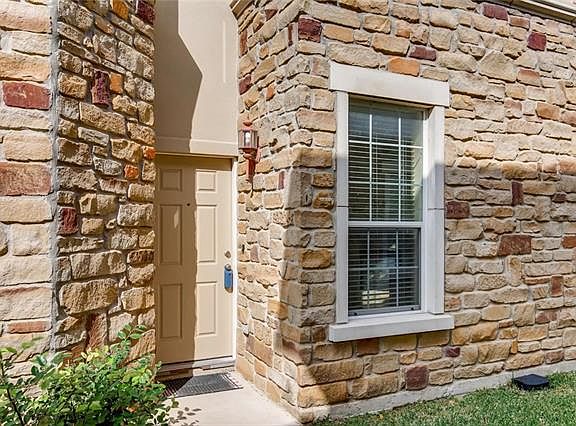 4th image of 1101 Parmer Ln APT 211