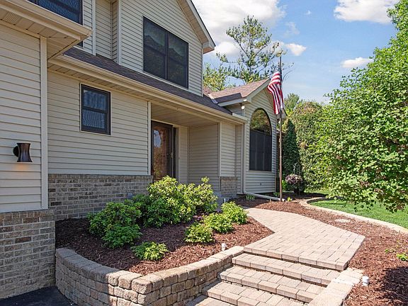 3rd image of 2055 Woodstone Dr