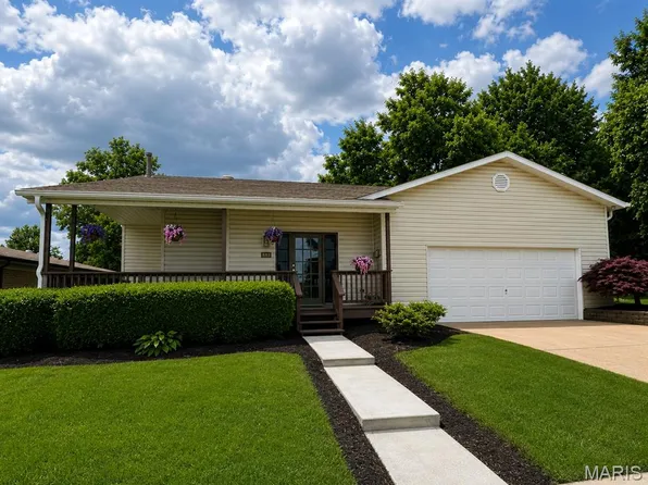 8686 Barby Ln, Saint Louis, MO 63124