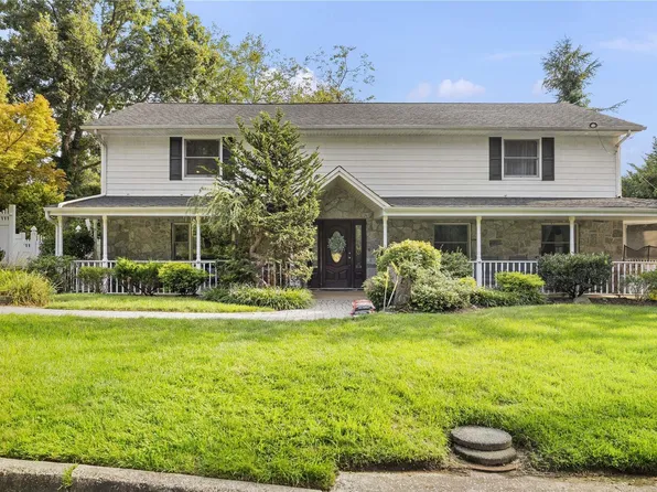 40 New Jersey Street, Dix Hills, NY 11746