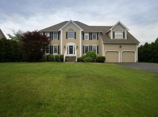 9 Devonshire Pl, Andover, MA 01810