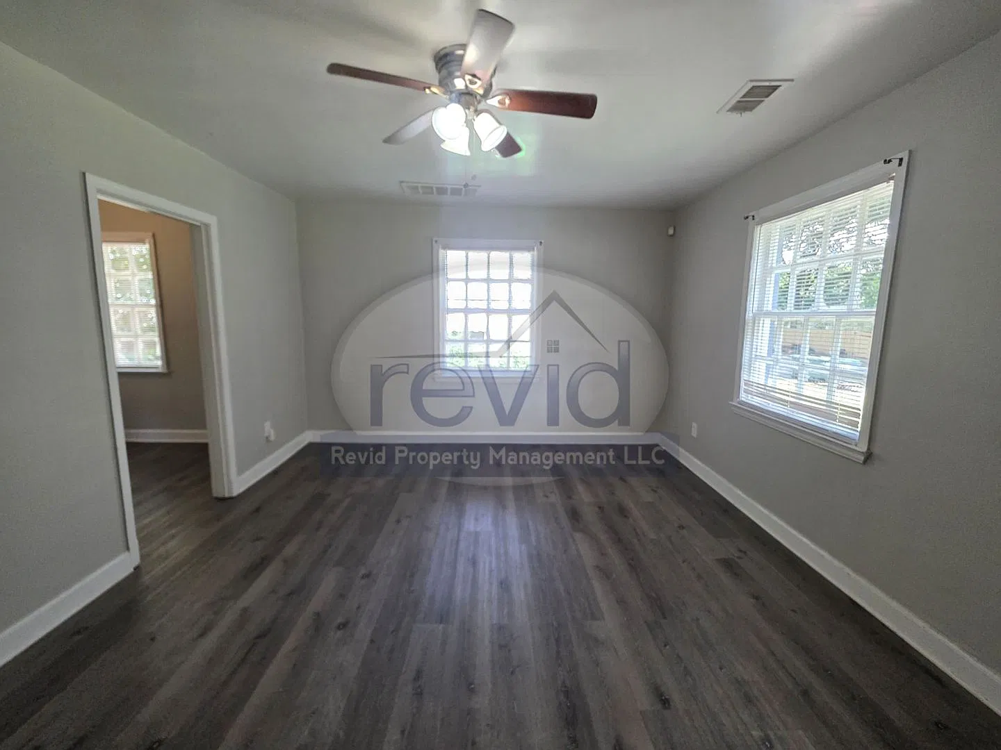 Beautiful 2 Bedroom Home! — Photo 3