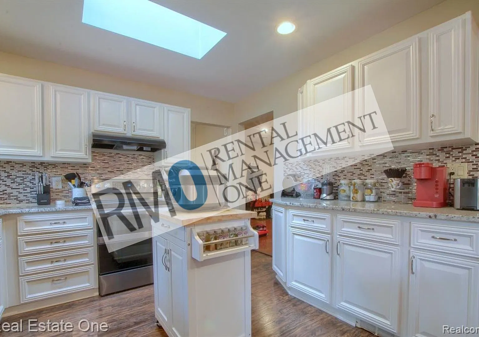 Updated 3 Bedroom Ranch — Photo 4